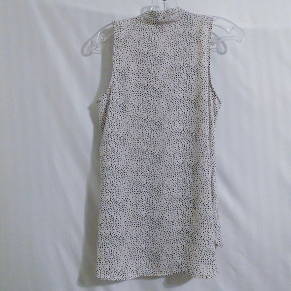 Vince Camuto Sleeveless Pullover Top - Picture 7 of 14